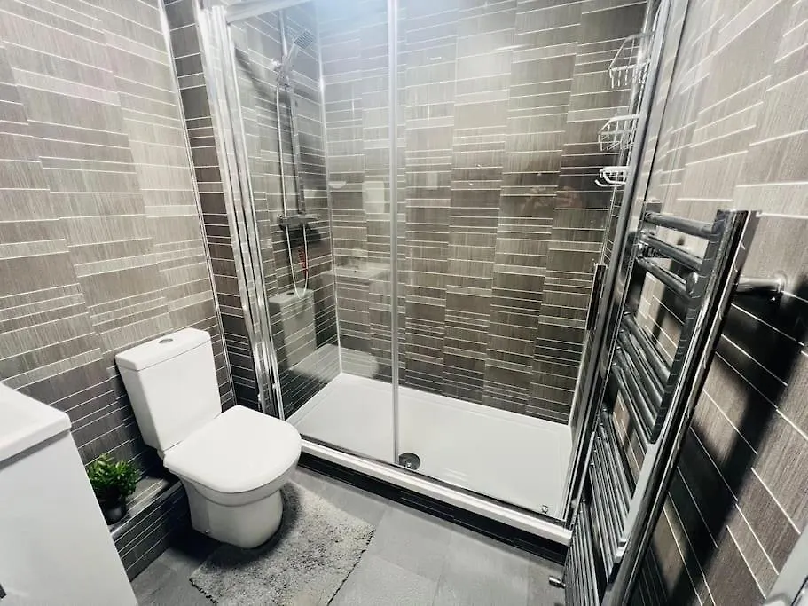 Superb 2 Bedroom Apartment With Free Parking Edinburgh