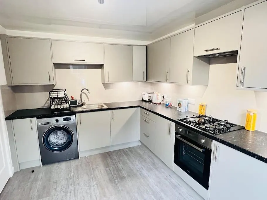 Superb 2 Bedroom Apartment With Free Parking Edinburgh
