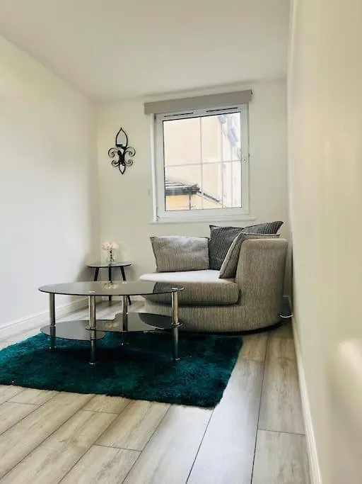 Superb 2 Bedroom Apartment With Free Parking Edinburgh 0*,