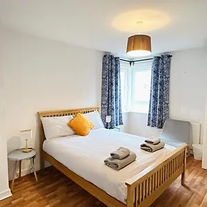 Modern Spacious Retreat Full Fibre Wi-fi & Free Parking Edinburgh
